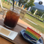 ドリンクとレインボーケーキ